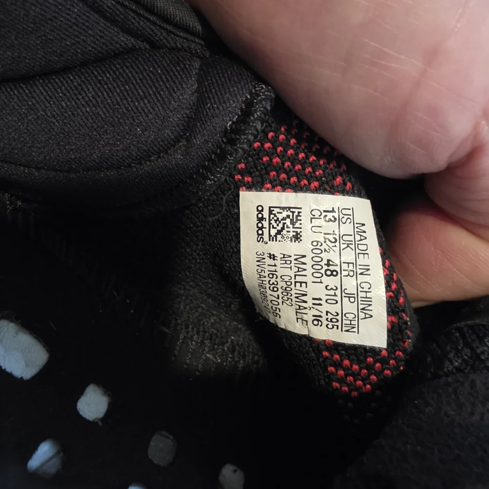 Black Yeezy Boost 350 V2 Sneakers Great Shape Check Pics Make An Offer No Box - Picture 6 of 6